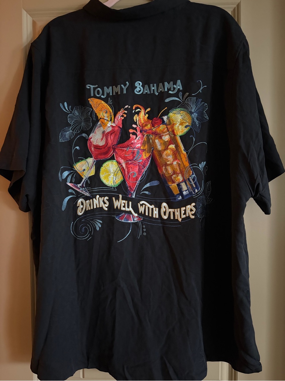 Tommy Bahama 4XLB BSilk Shirt Drinks Well With Others Black Embroidered Short